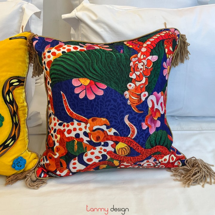 Cushion cover printed with the dragon